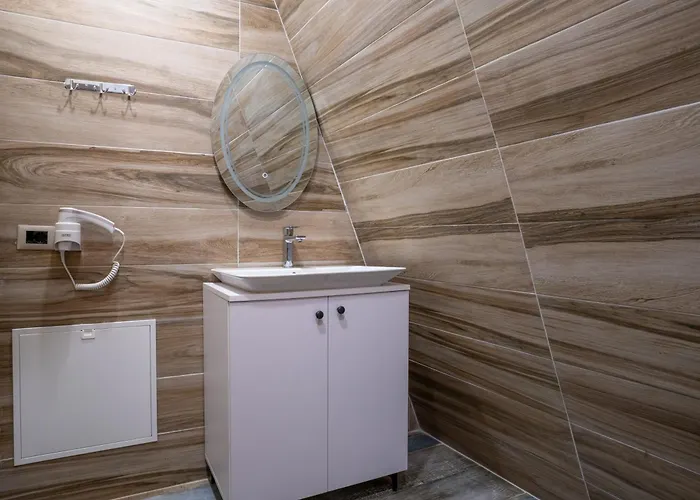 Apartment Golden Gjinar By Pikhost