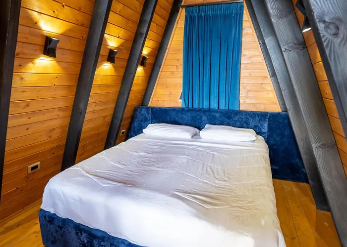 Golden Gjinar By Pikhost Apartment