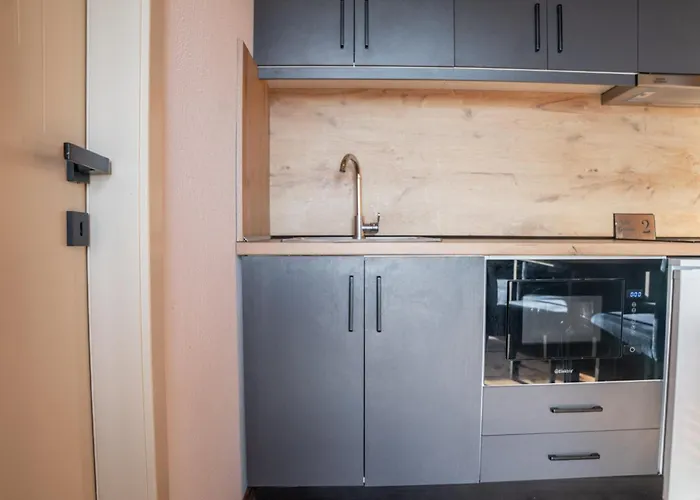 Golden Gjinar By Pikhost