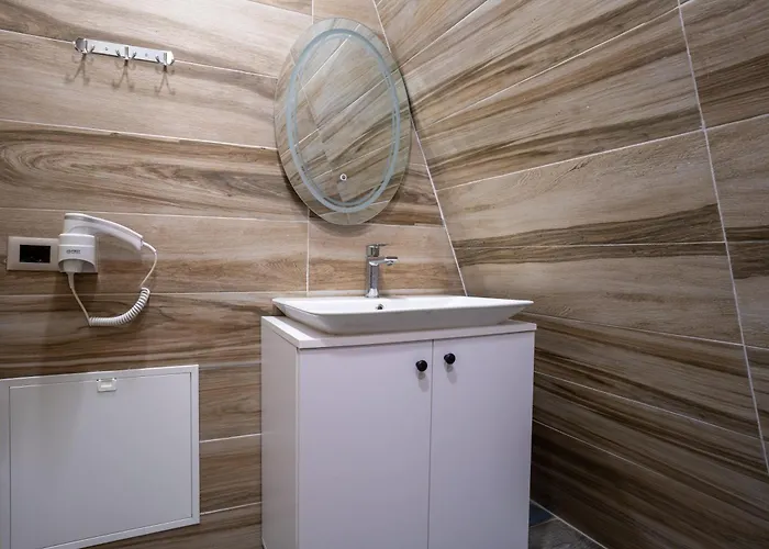 Golden Gjinar By Pikhost Apartment Elbasan