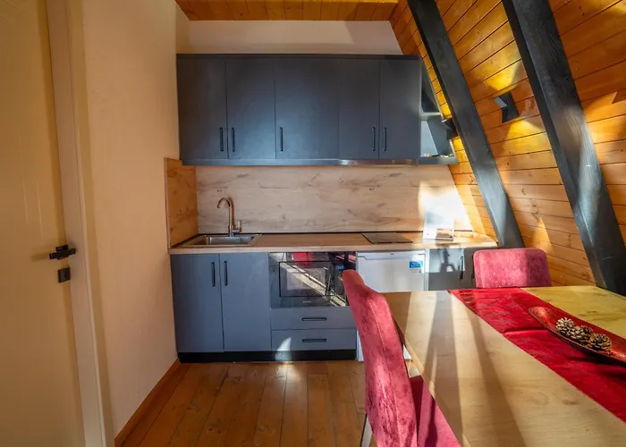 Golden Gjinar By Pikhost