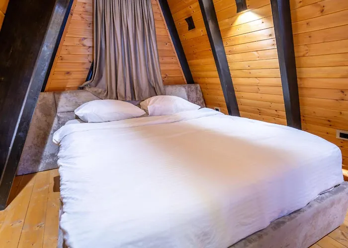 Golden Gjinar By Pikhost *