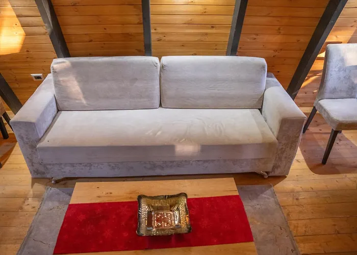 Golden Gjinar By Pikhost Apartment