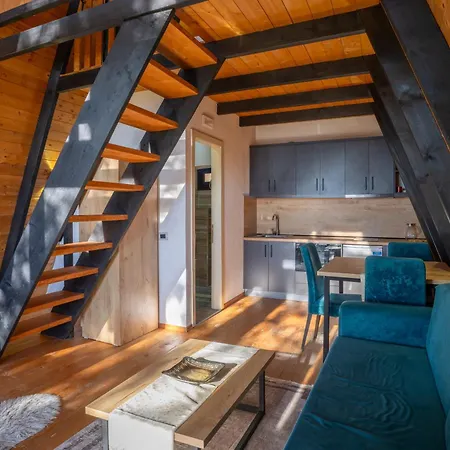 Golden Gjinar By Pikhost Appartement *