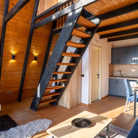Golden Gjinar By Pikhost Appartement *