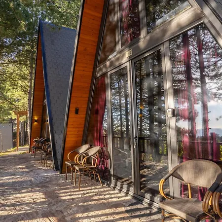 Golden Gjinar By Pikhost Appartement *