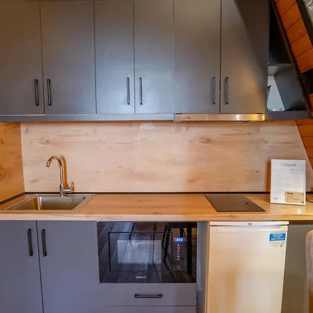 Golden Gjinar By Pikhost Appartement *