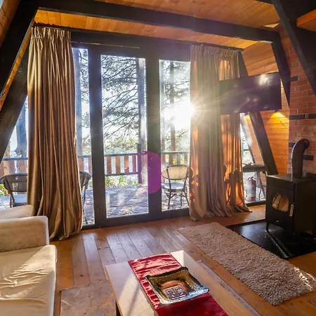 Golden Gjinar By Pikhost Appartement *
