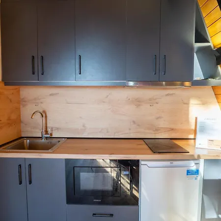 Golden Gjinar By Pikhost Appartement *
