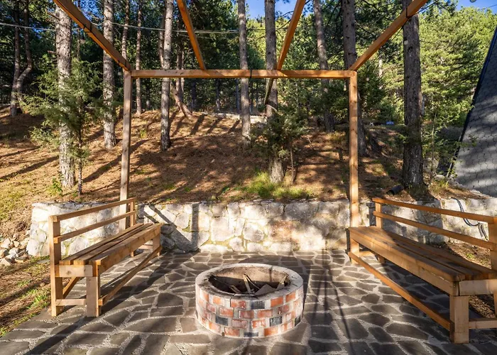 Golden Gjinar By Pikhost