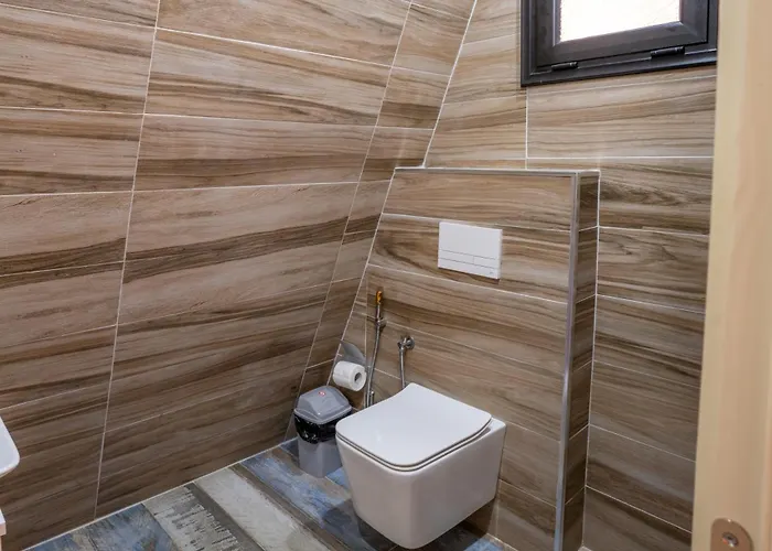 Golden Gjinar By Pikhost Appartement