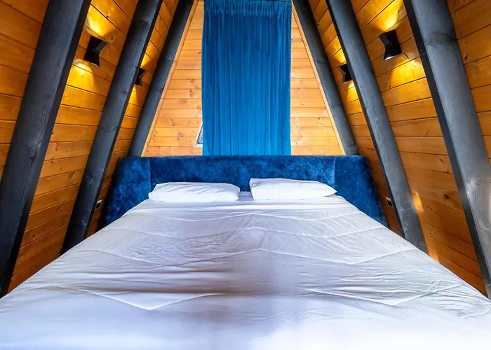 Golden Gjinar By Pikhost *