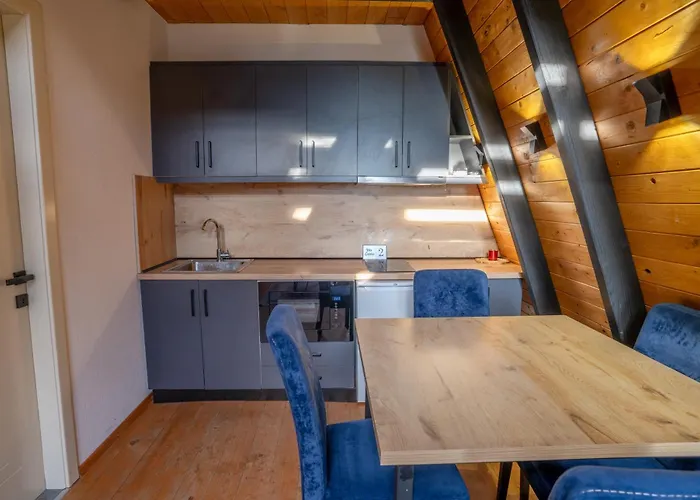 Golden Gjinar By Pikhost *