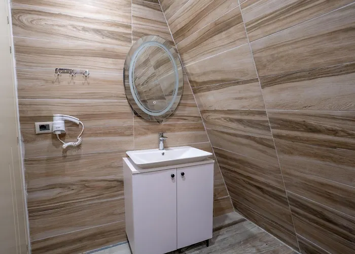 Golden Gjinar By Pikhost